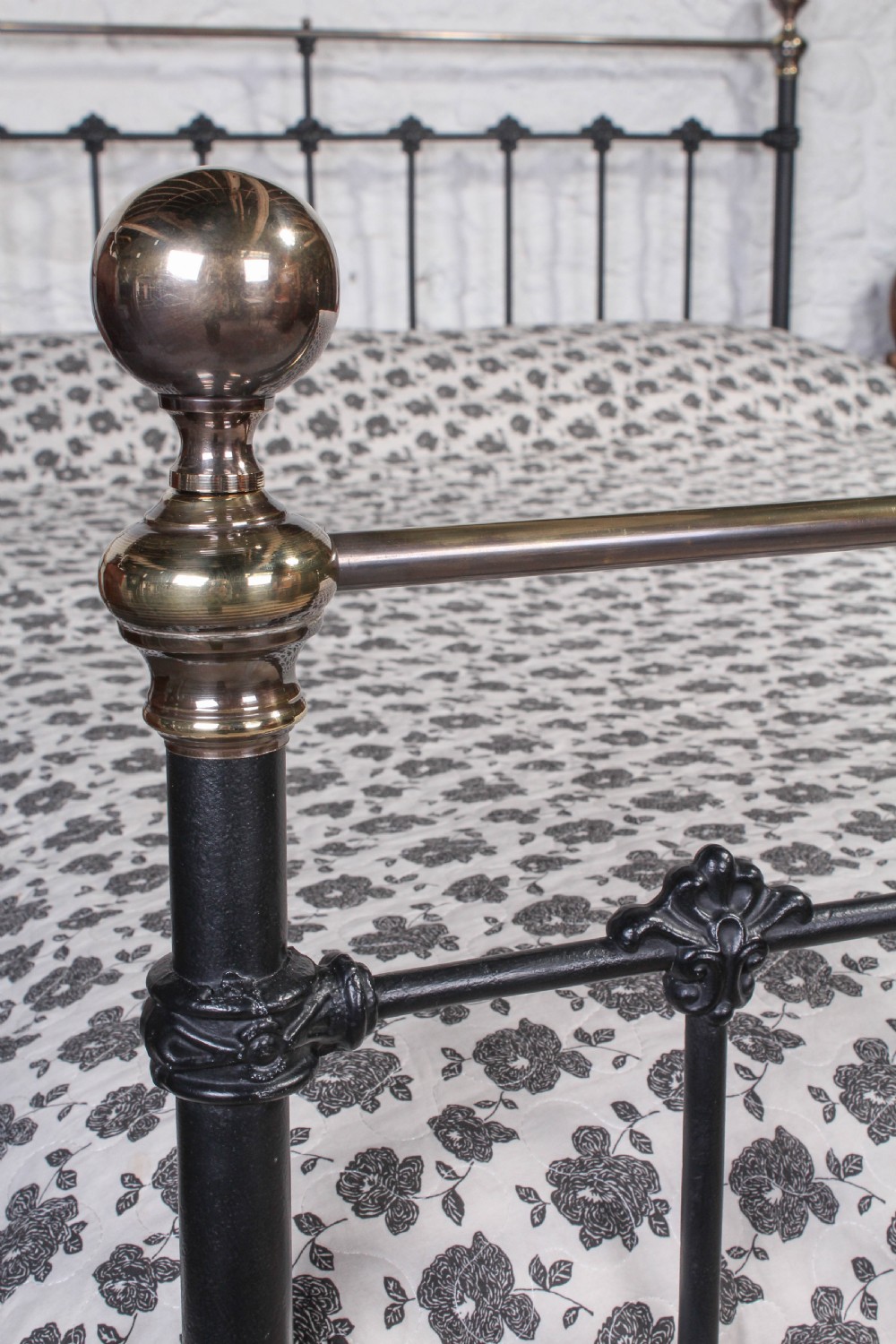Timeless lovely Classic Victorian black and aged brass 5Ft king size bed View IV