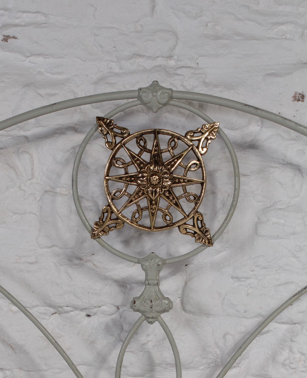 Very pretty king size 5Ft brass and iron bed  View VII