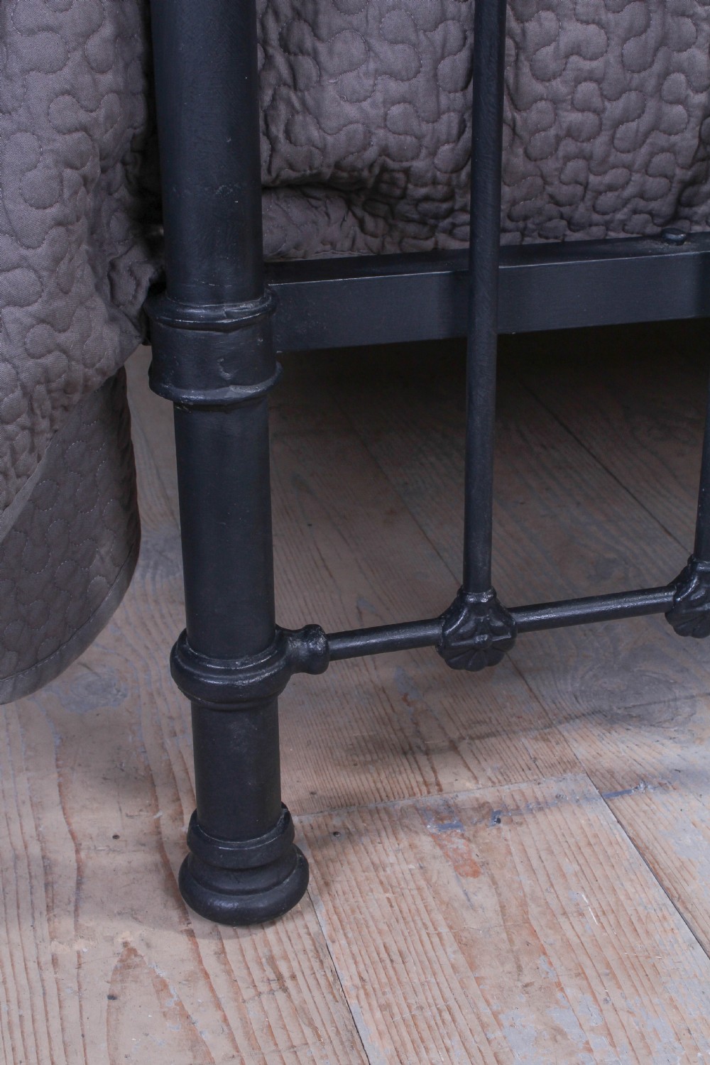 Fabulous super king size 6Ft Victorian brass and iron bed View VII