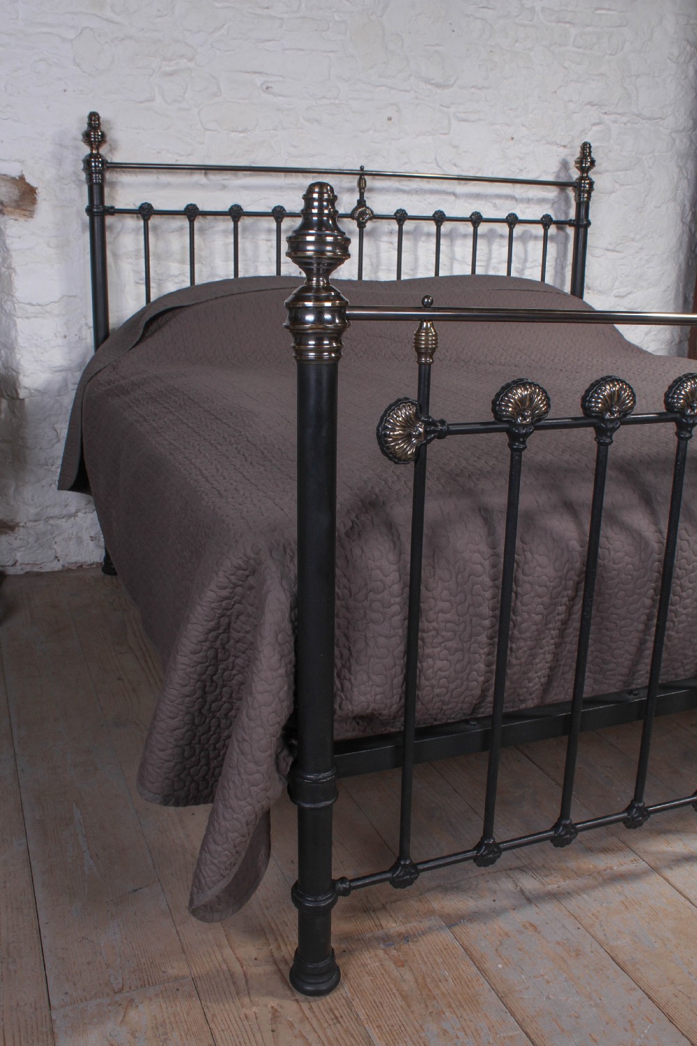 Fabulous super king size 6Ft Victorian brass and iron bed View VIII