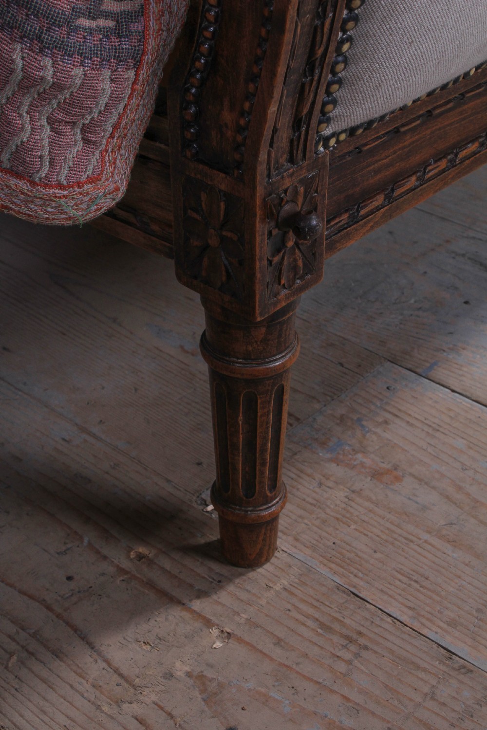 Elegant French oak upholstered king size sleigh bed View IV