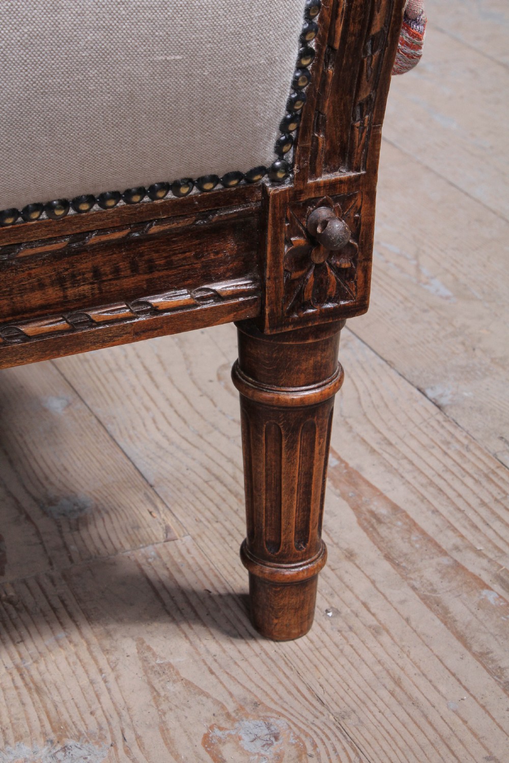 Elegant French oak upholstered king size sleigh bed View IX