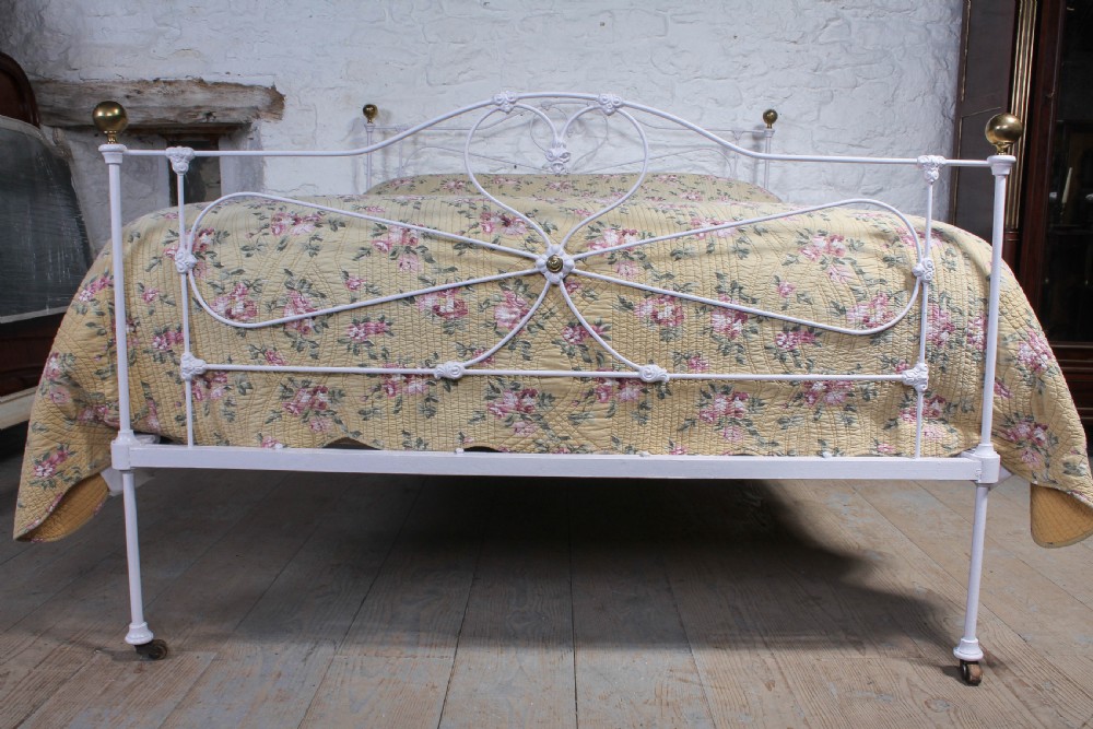 Very pretty early Victorian 5Ft king size bed with heart detail View II