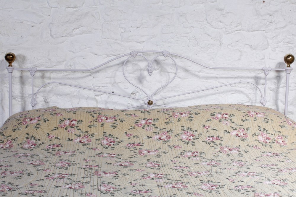 Very pretty early Victorian 5Ft king size bed with heart detail View III