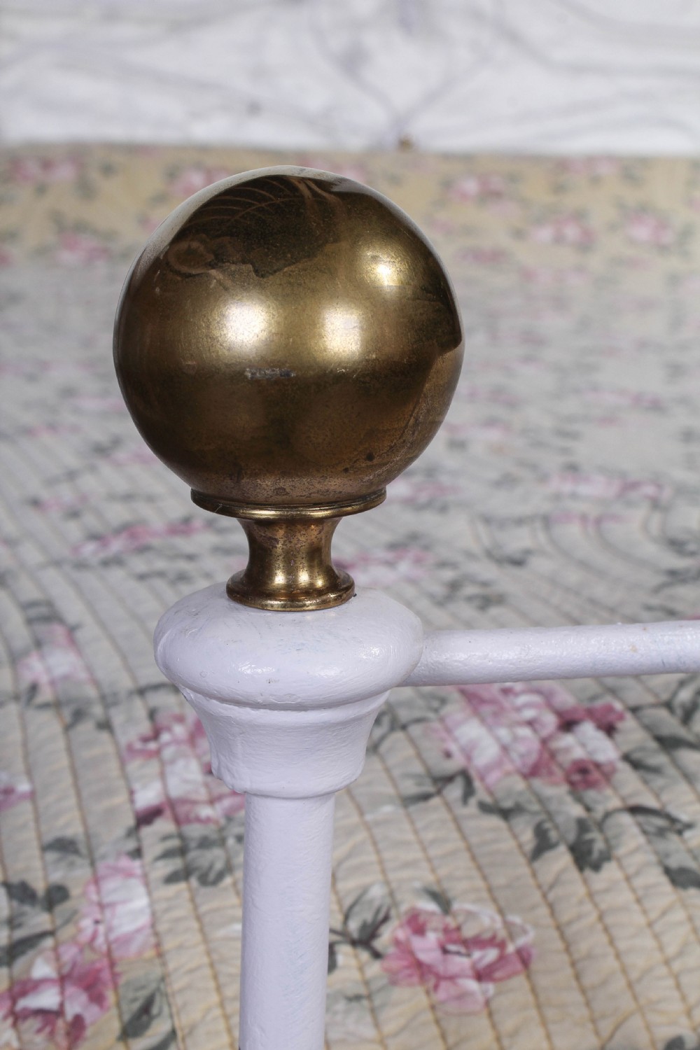 Very pretty early Victorian 5Ft king size bed with heart detail View V