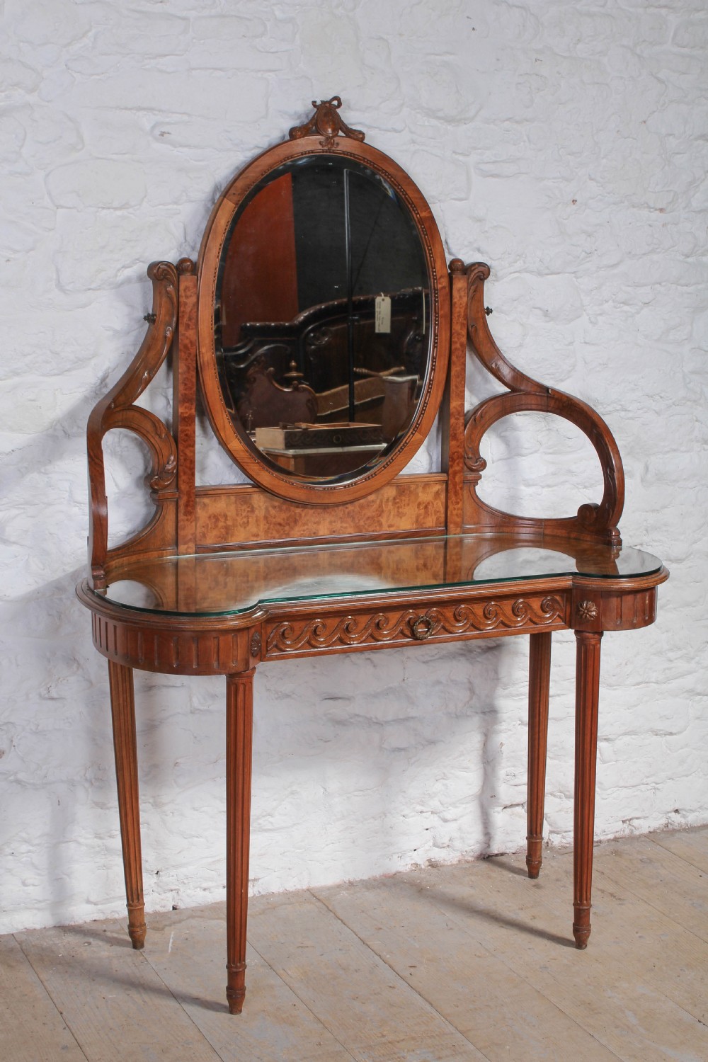 Elegant French burr walnut dressing table