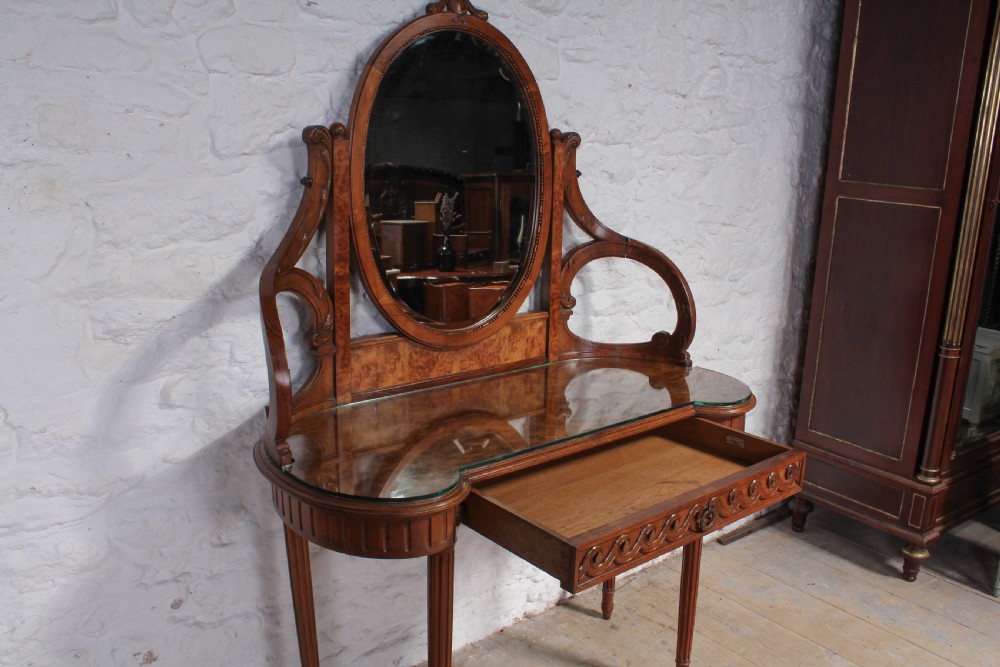 Elegant French burr walnut dressing table View III
