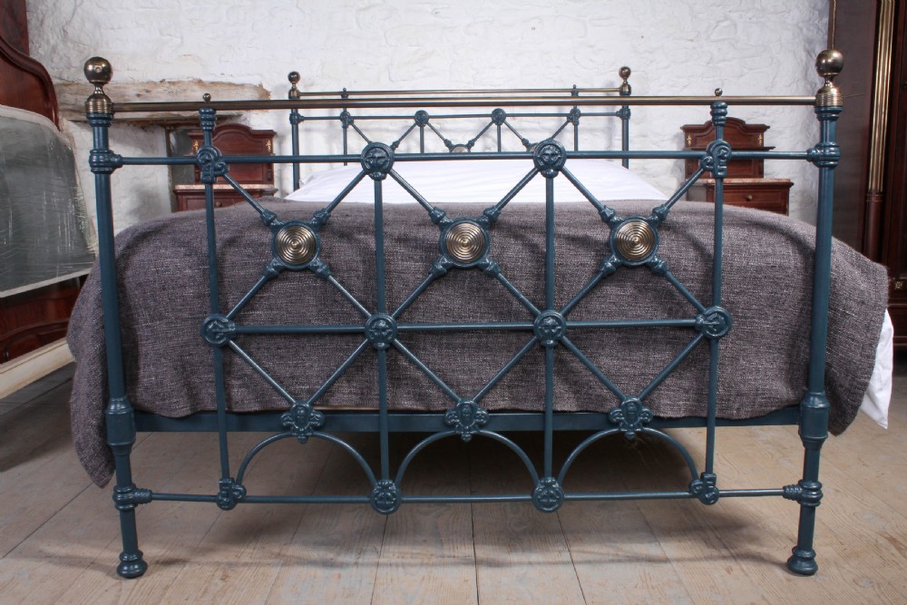 Individual and handsome classic Victorian 5Ft king size bed View II