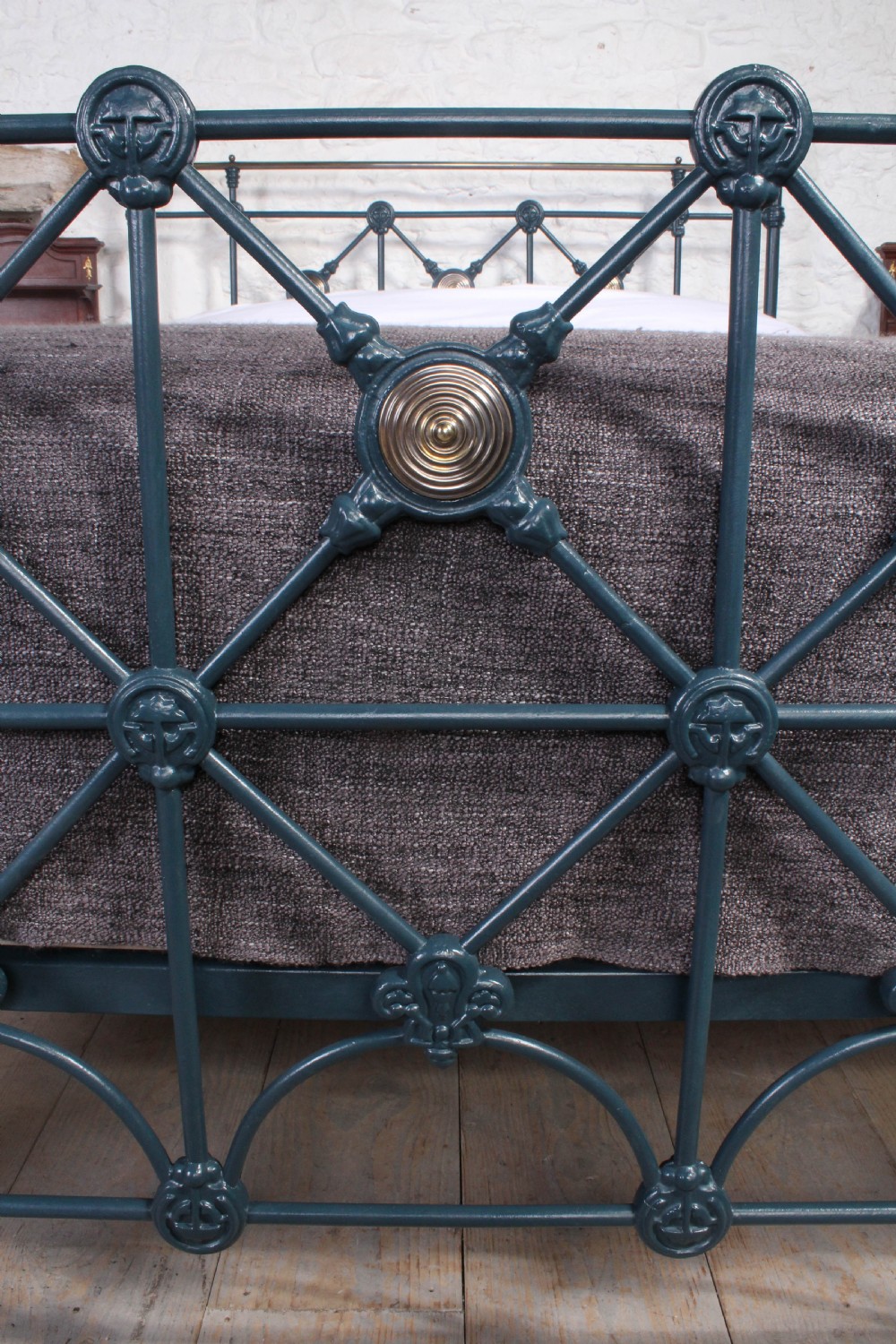 Individual and handsome classic Victorian 5Ft king size bed View III