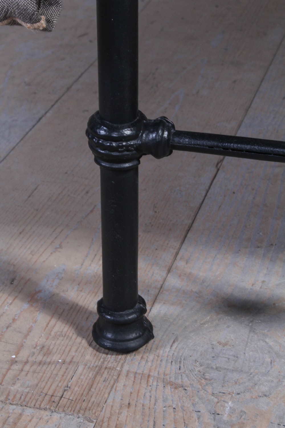 Simple black iron single bed View III