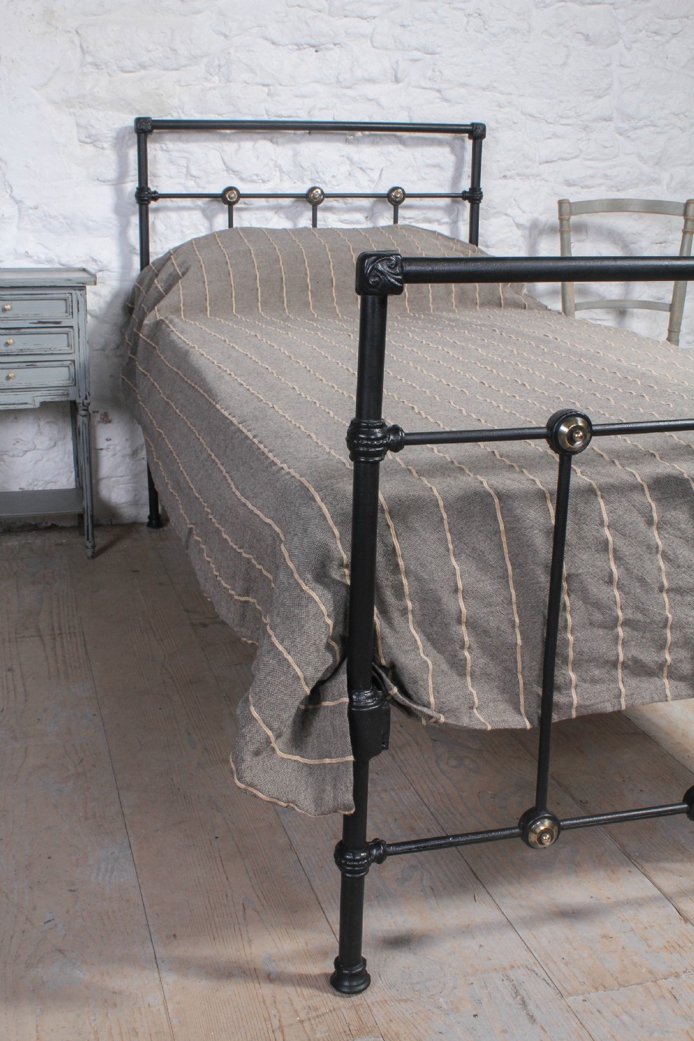 Simple black iron single bed View VI