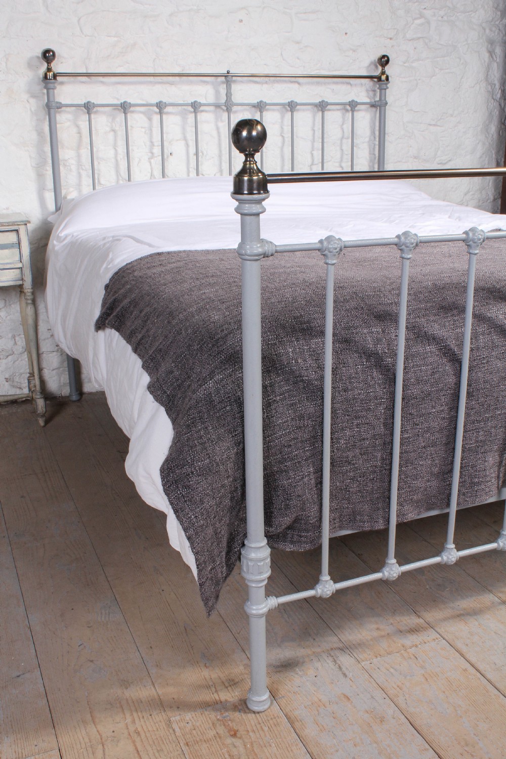 Grey and aged brass classic Victorian 5Ft king size bed View VII
