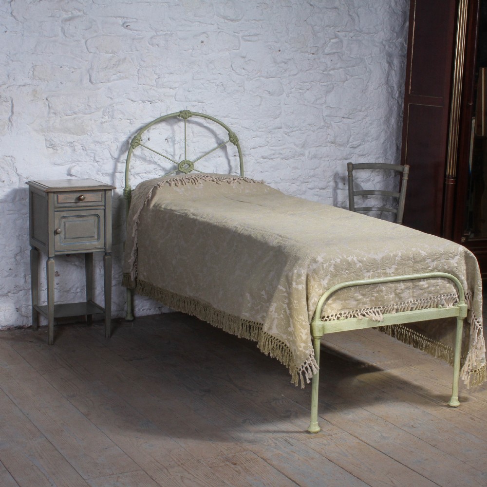 Sweet little all iron bed View III