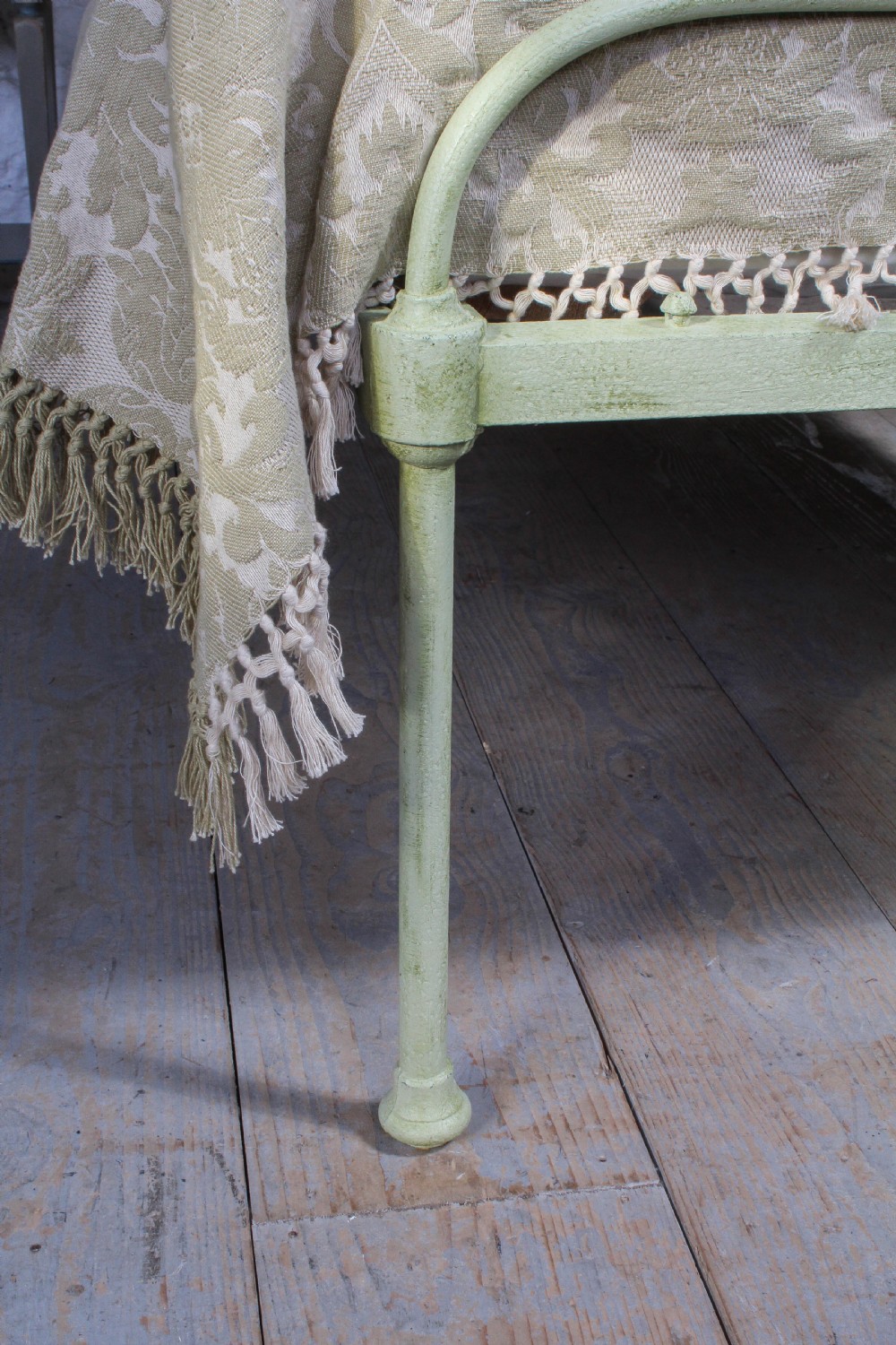 Sweet little all iron bed View IV