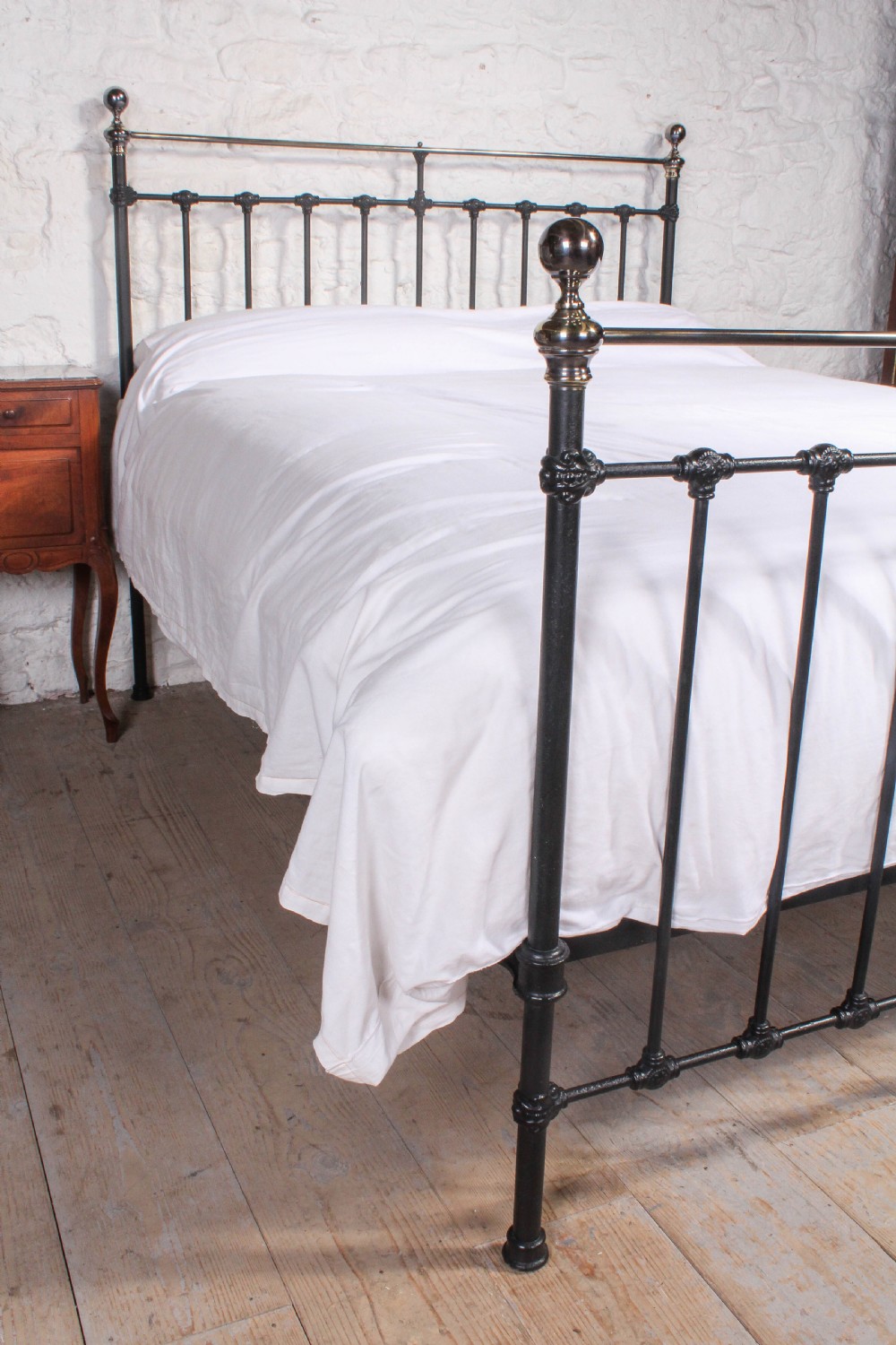 Black and aged brass 5Ft king size classic bed View VII