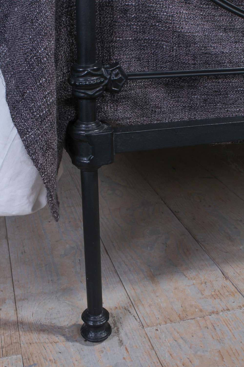 Attractive Victorian black  iron double bed View VI