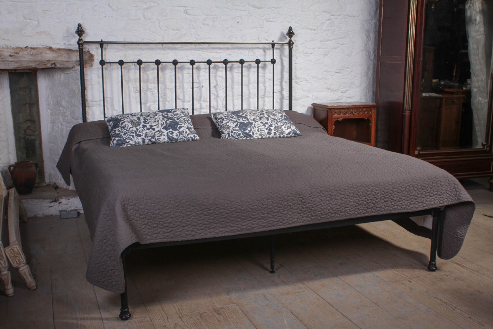 Super king size 6Ft classic Victorian brass and iron no end bed 