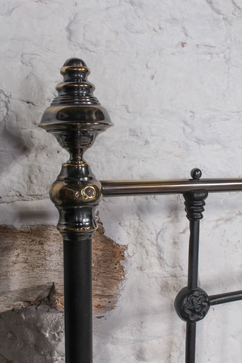 Super king size 6Ft classic Victorian brass and iron no end bed  View IV