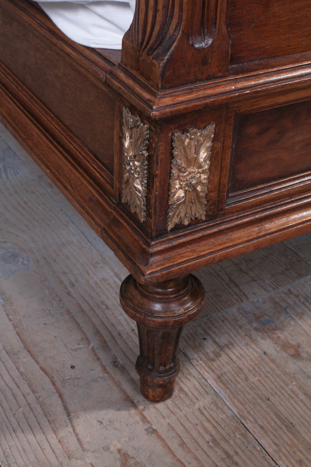 Kingsize French solid walnut with gilded bronze decoration bed View V