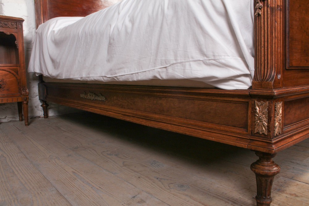Kingsize French solid walnut with gilded bronze decoration bed View VI