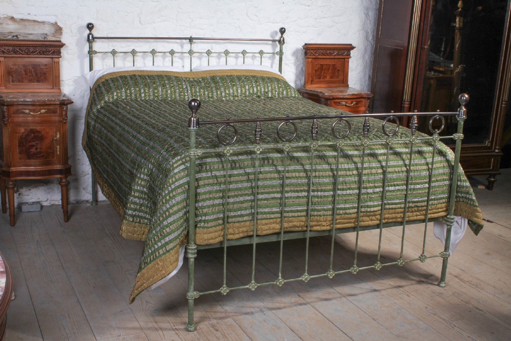 Gorgeous king size 5Ft Victorian brass and iron bed