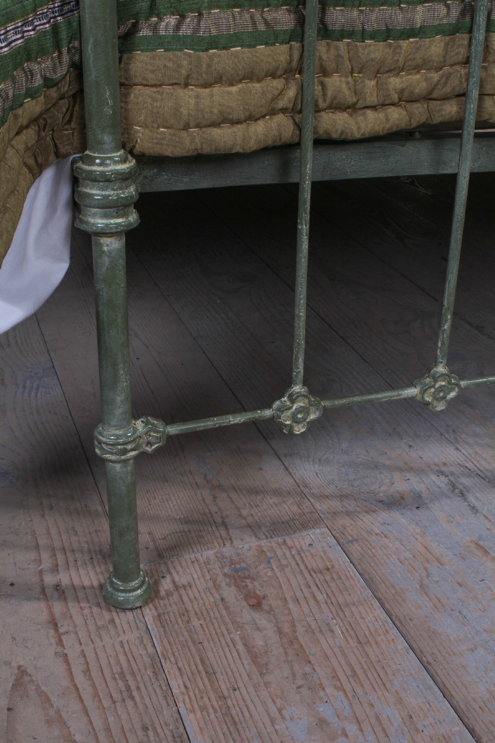 Gorgeous king size 5Ft Victorian brass and iron bed View VIII