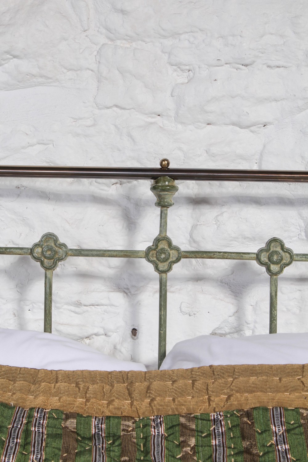 Gorgeous king size 5Ft Victorian brass and iron bed View X
