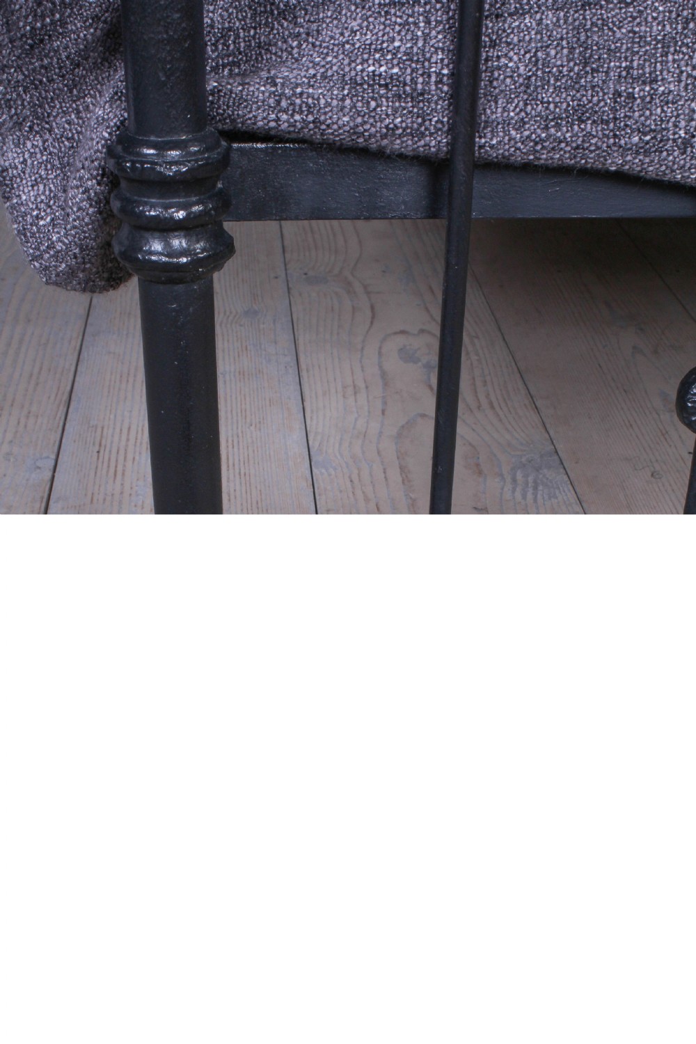 Pretty and individual king size brass and iron bed View VI