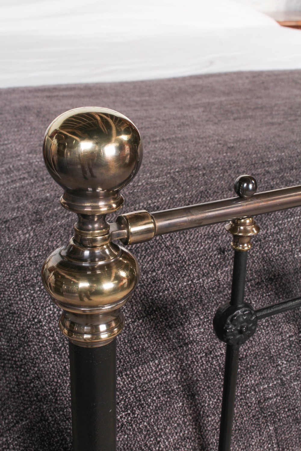 Pretty and individual king size brass and iron bed View VII