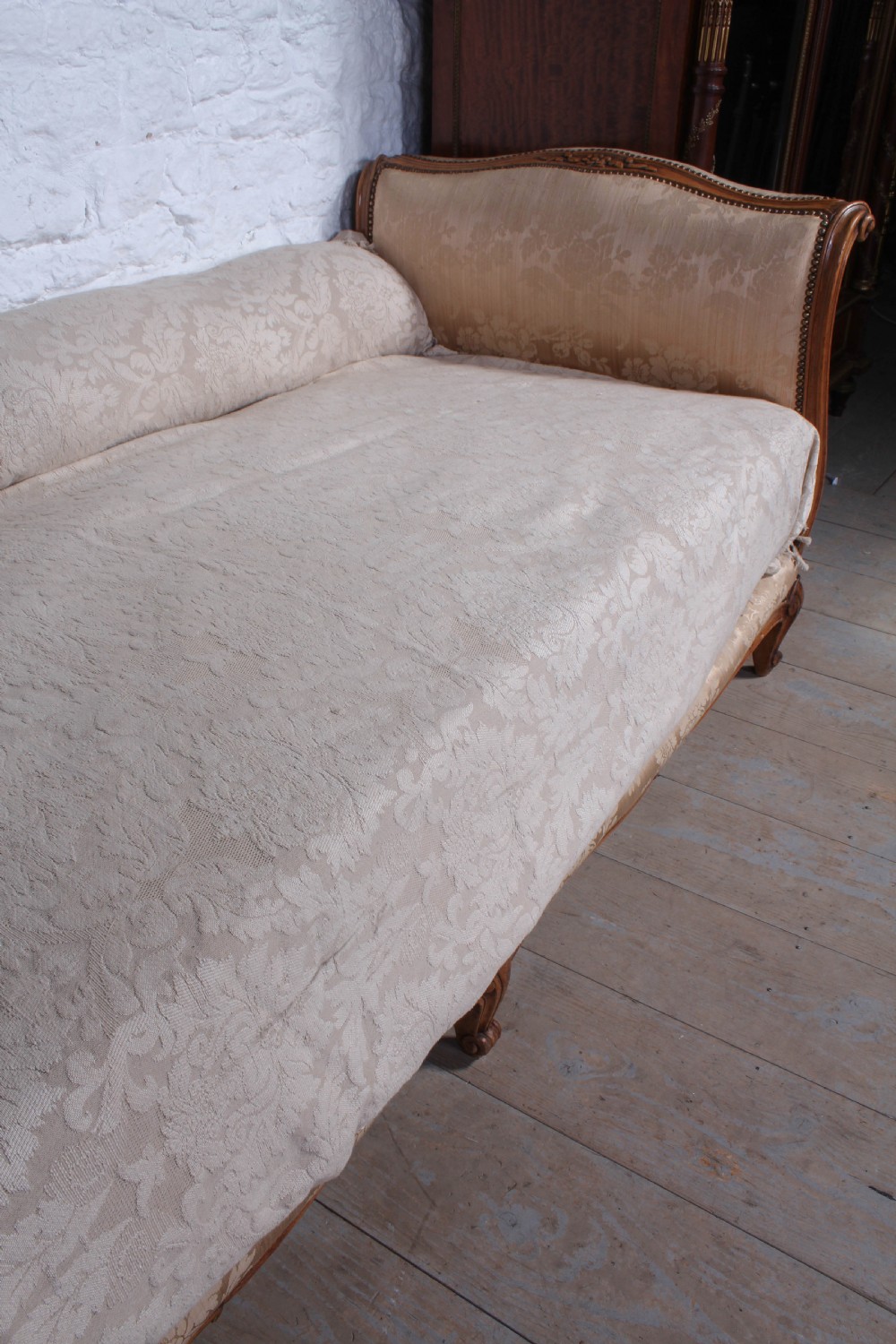 Pretty French lit bateau upholstered day bed View VIII