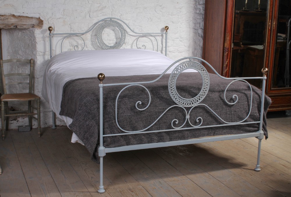 Pretty Portuguese king size iron bed 