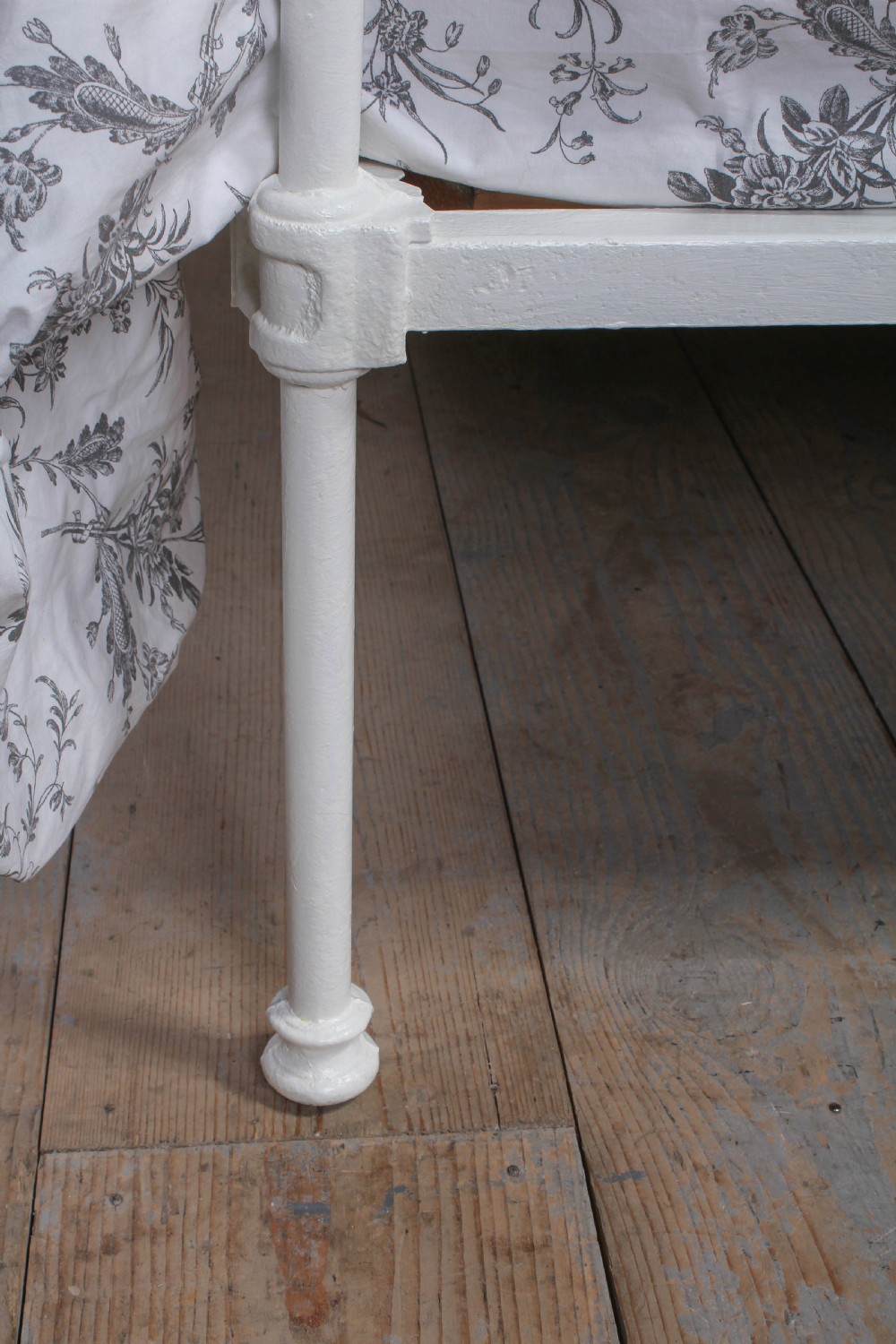 Pretty Queen size Victorian brass and iron bed View VI