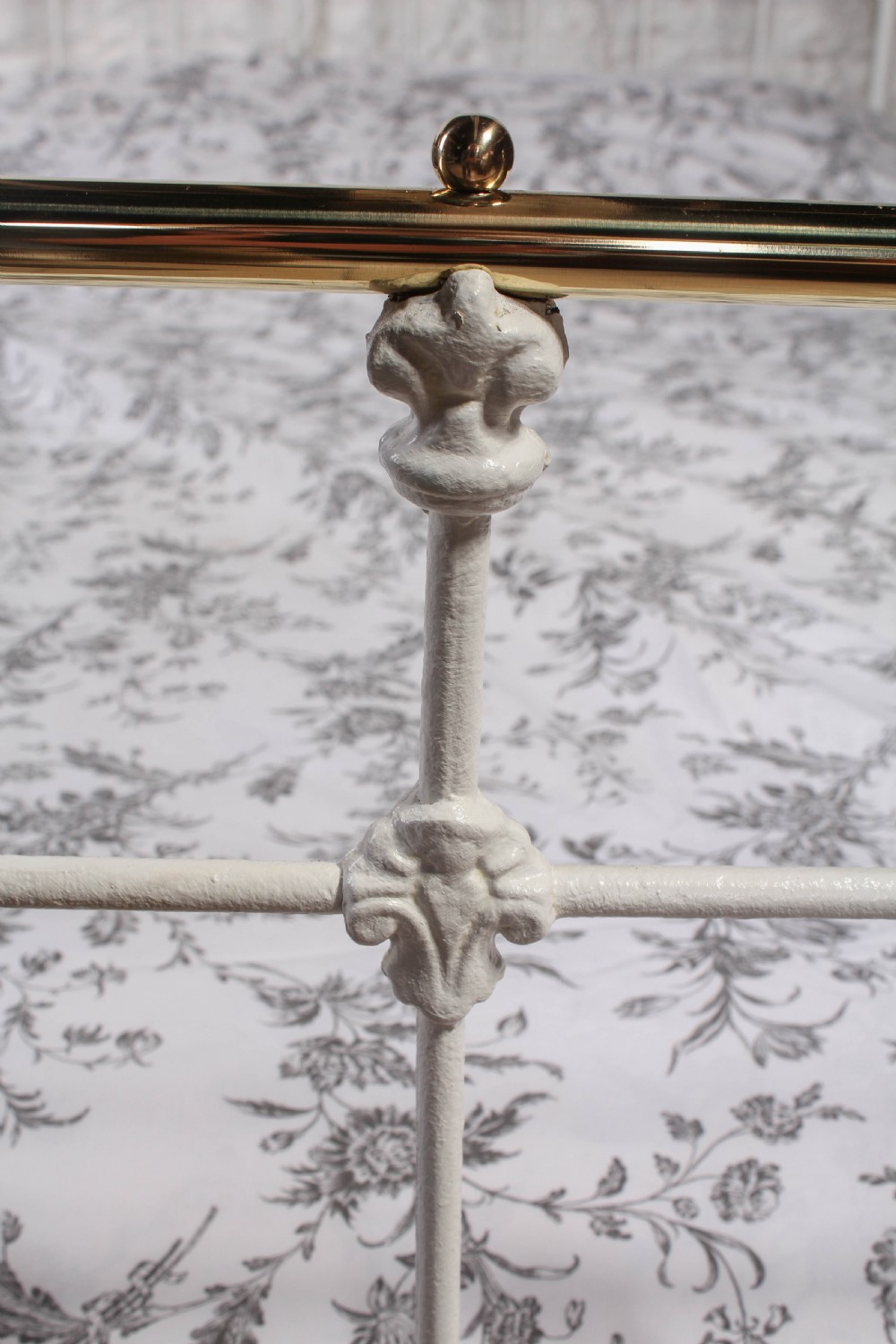Pretty Queen size Victorian brass and iron bed View VIII