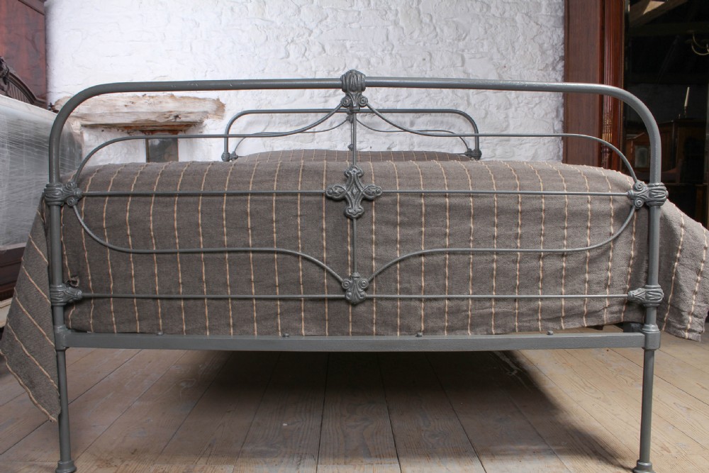 Attractive simple king size all iron bed View II