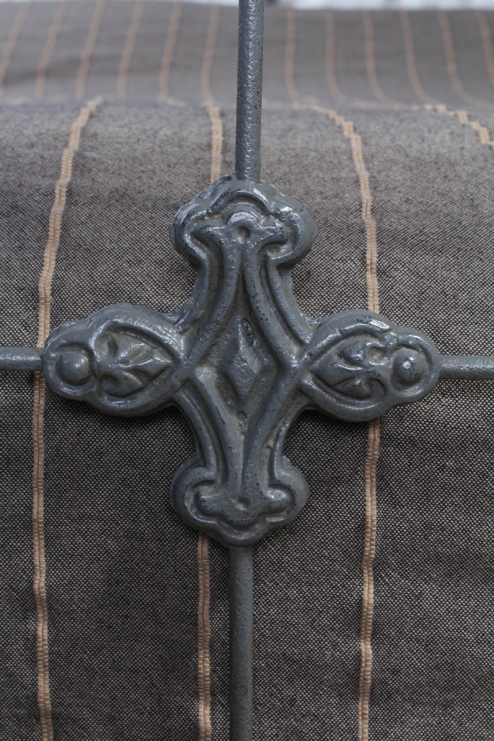 Attractive simple king size all iron bed View III