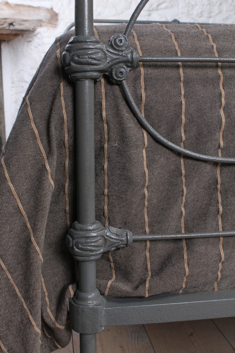 Attractive simple king size all iron bed View V