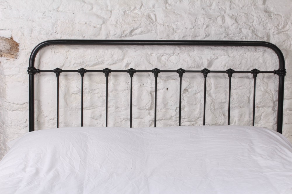 Simple French king size black iron bed View II