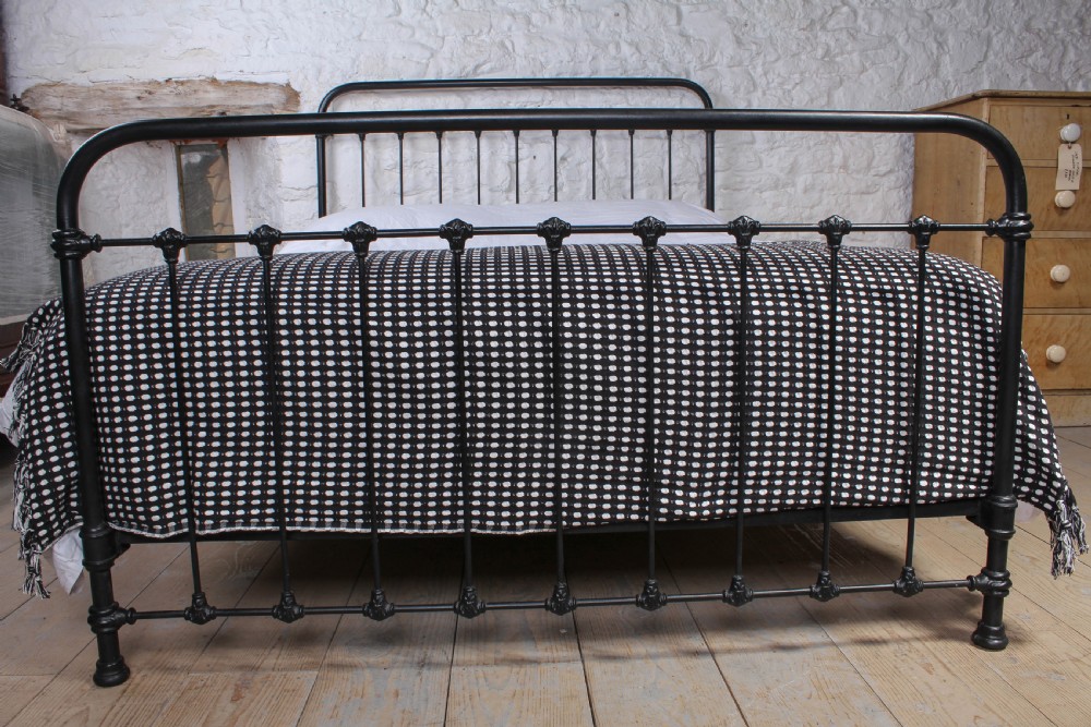 Simple French king size black iron bed View III