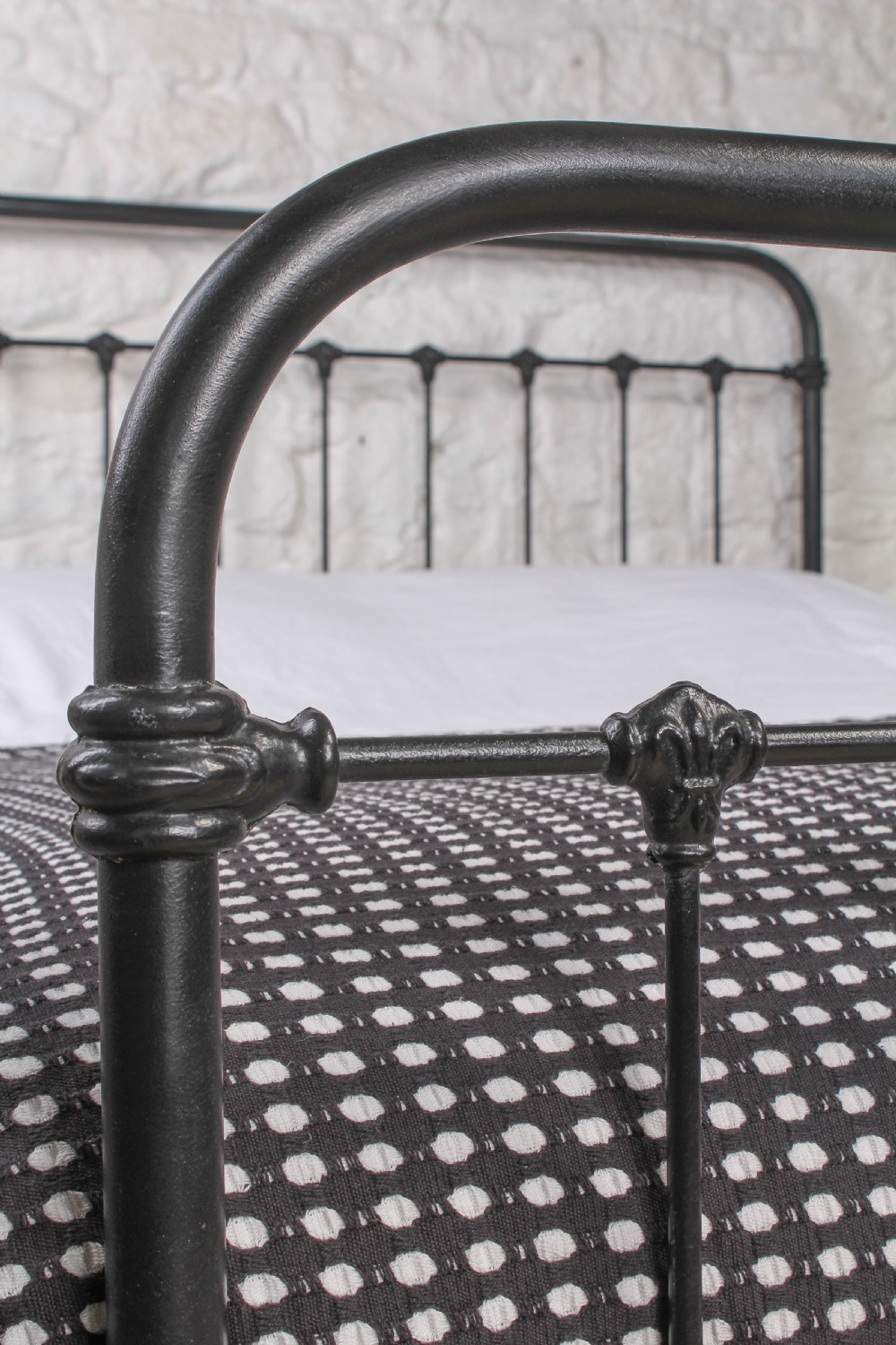 Simple French king size black iron bed View IV