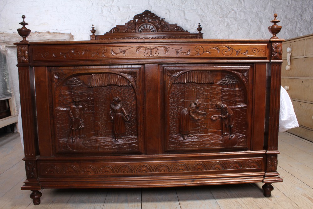 Lovely carved oak Bretton double marriage bed View II