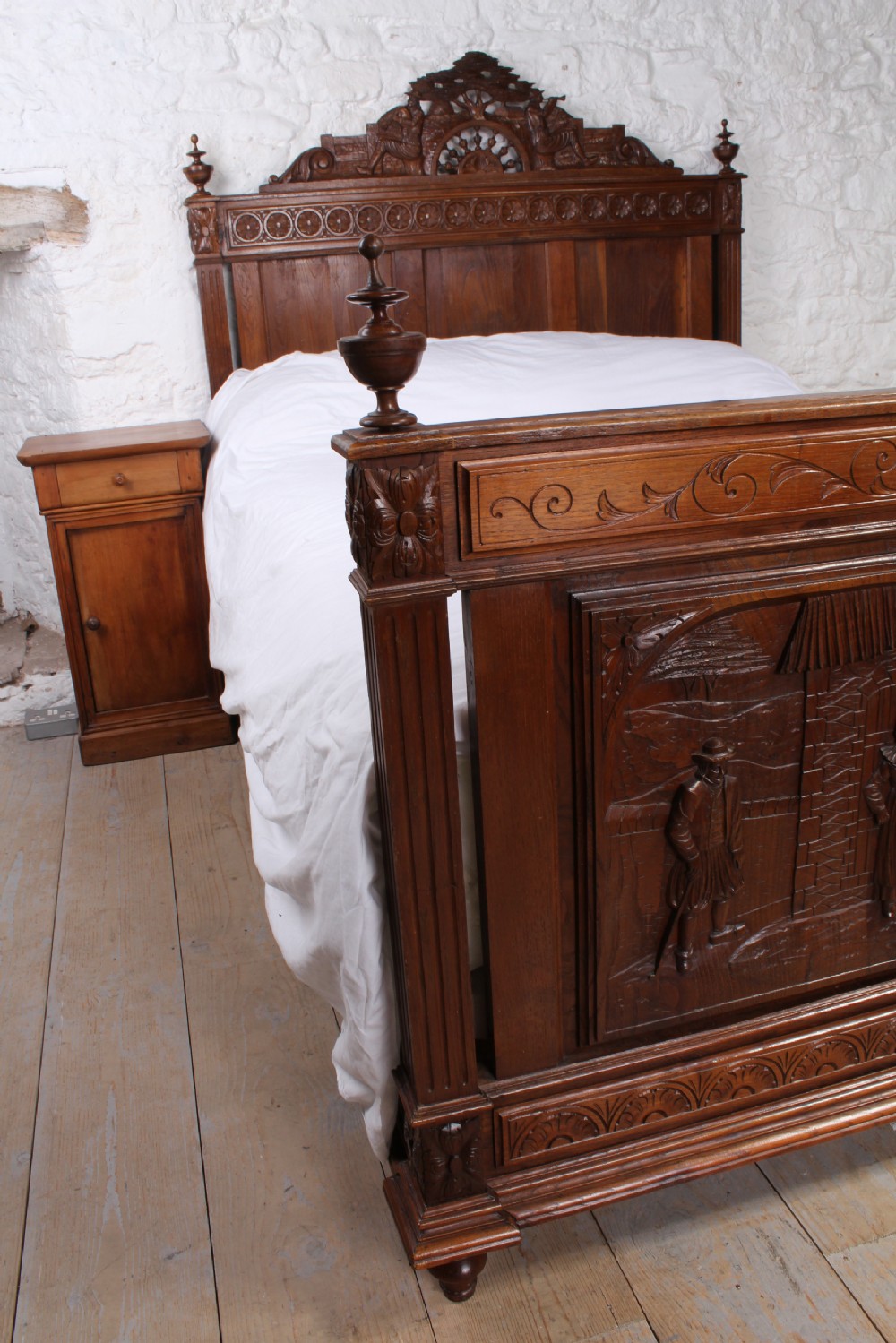 Lovely carved oak Bretton double marriage bed View VI