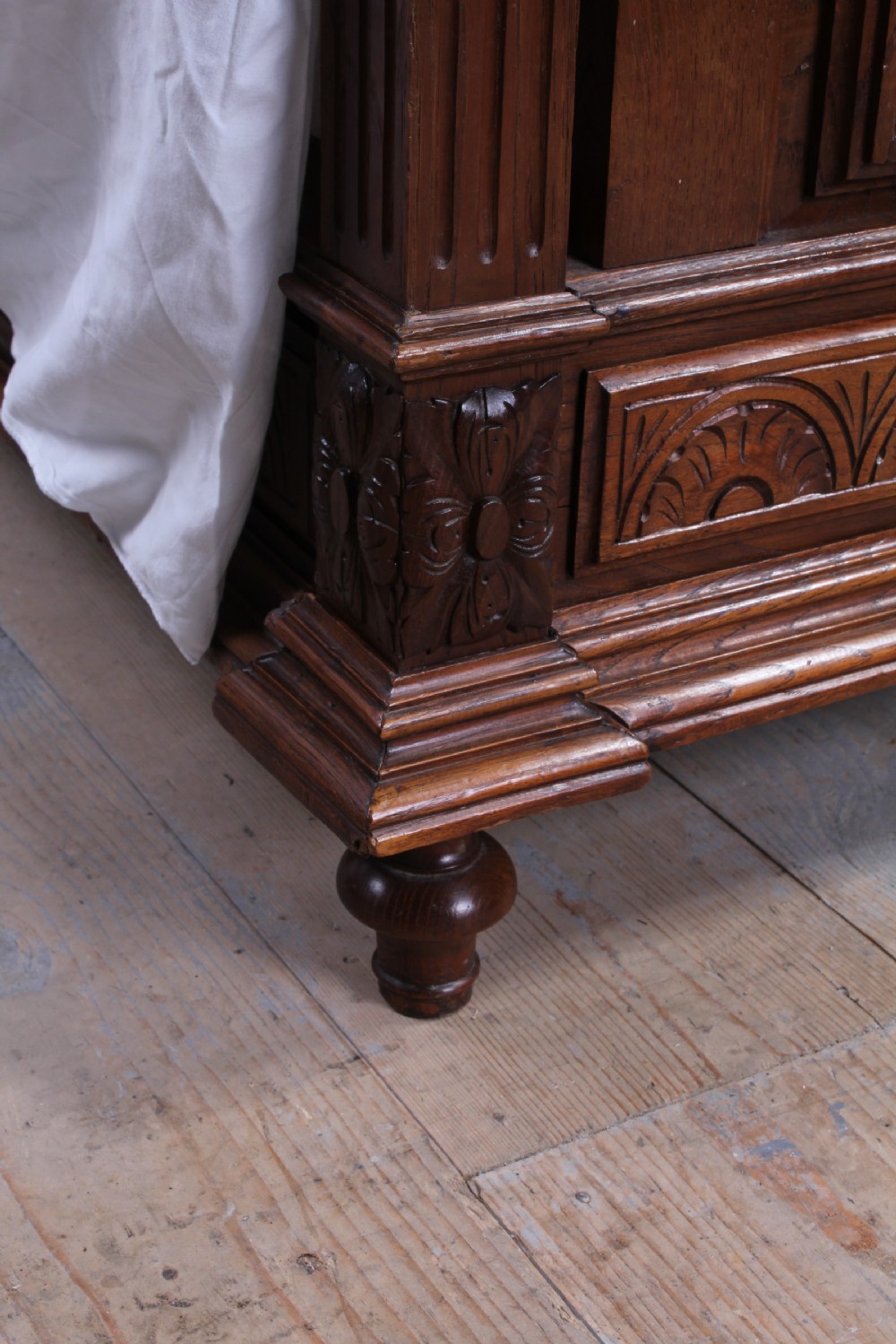Lovely carved oak Bretton double marriage bed View IX