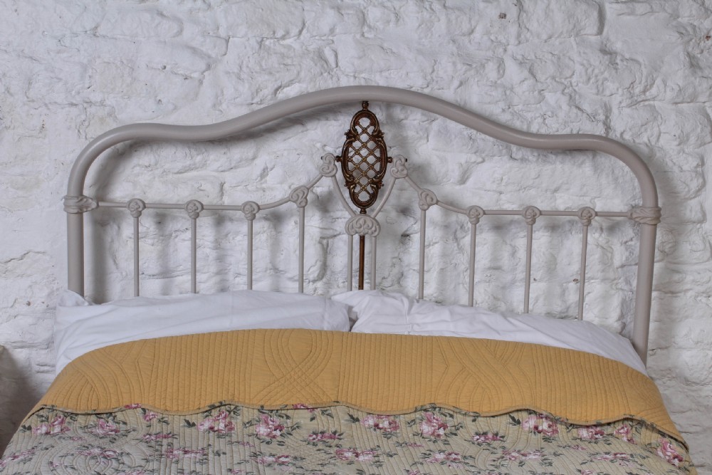 Pretty French  double brass and iron bed View III