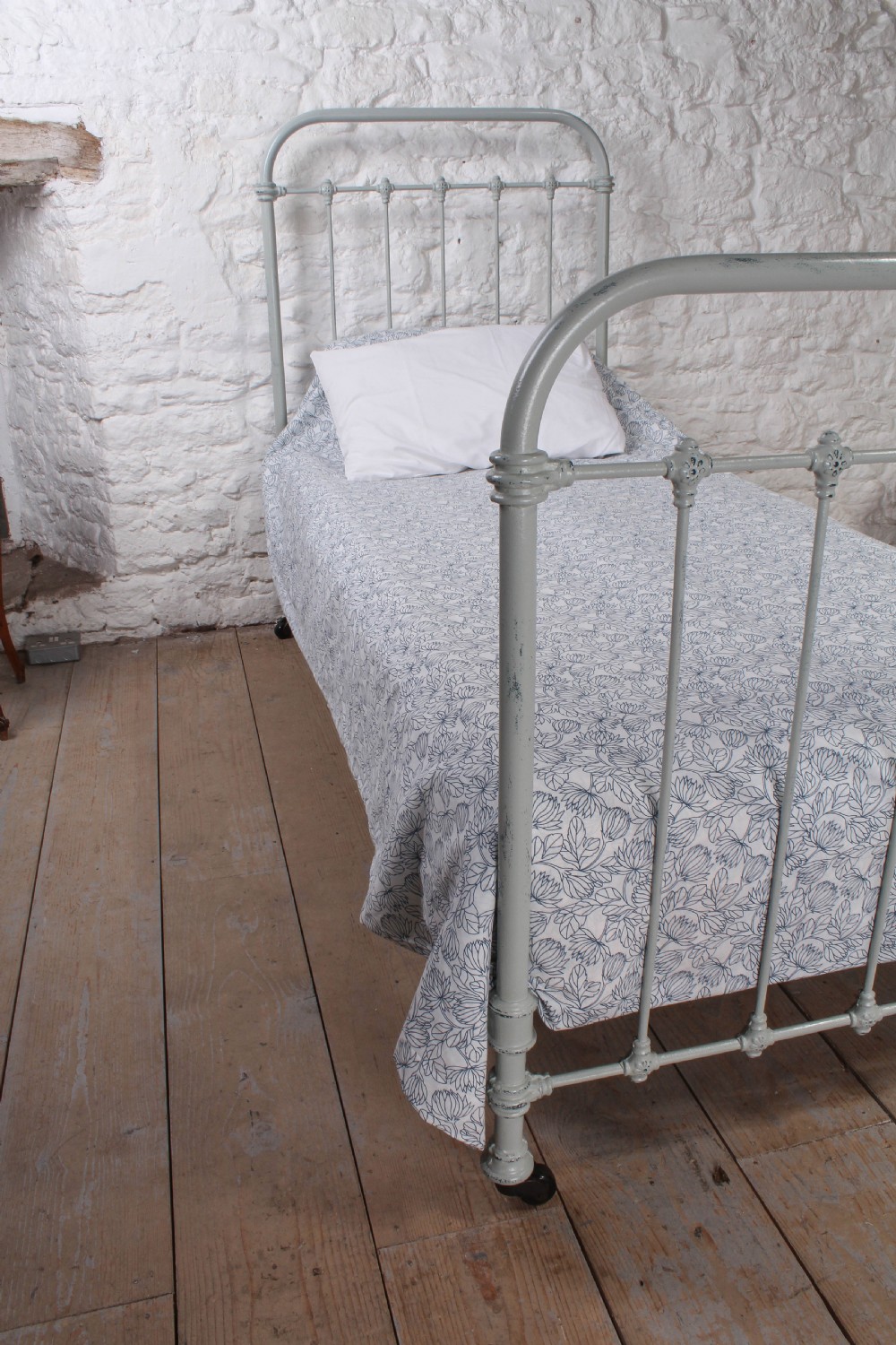 Single French all iron bed View V
