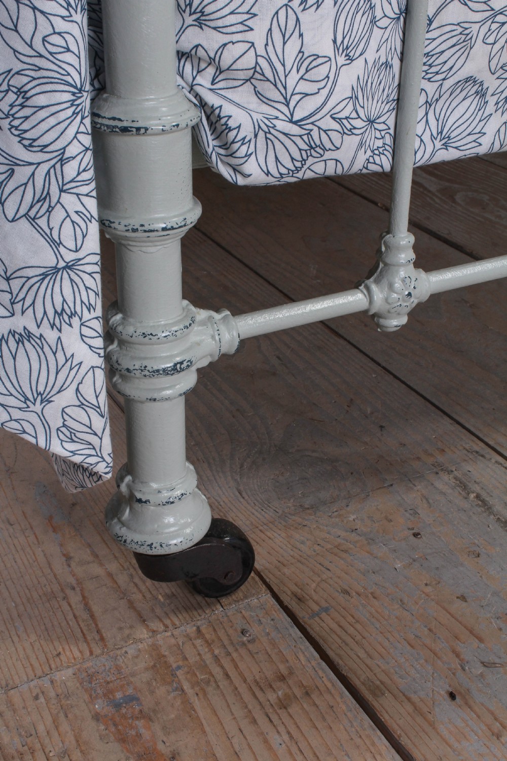 Single French all iron bed View VI