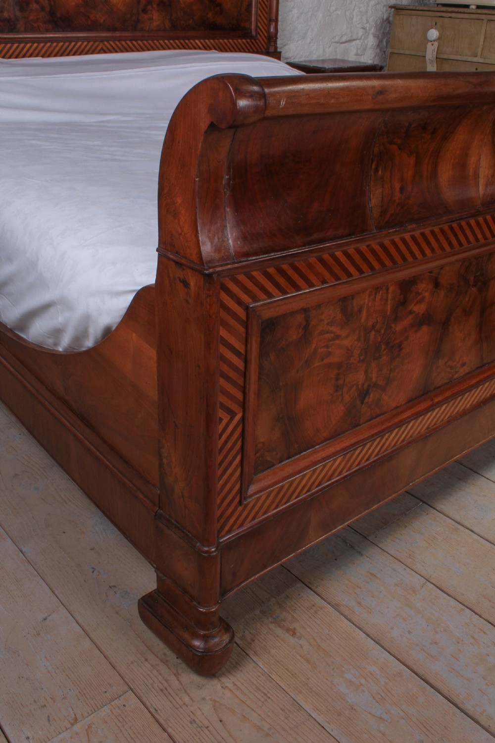 Spectacular super king size 6Ft talian sleigh  bed View IV