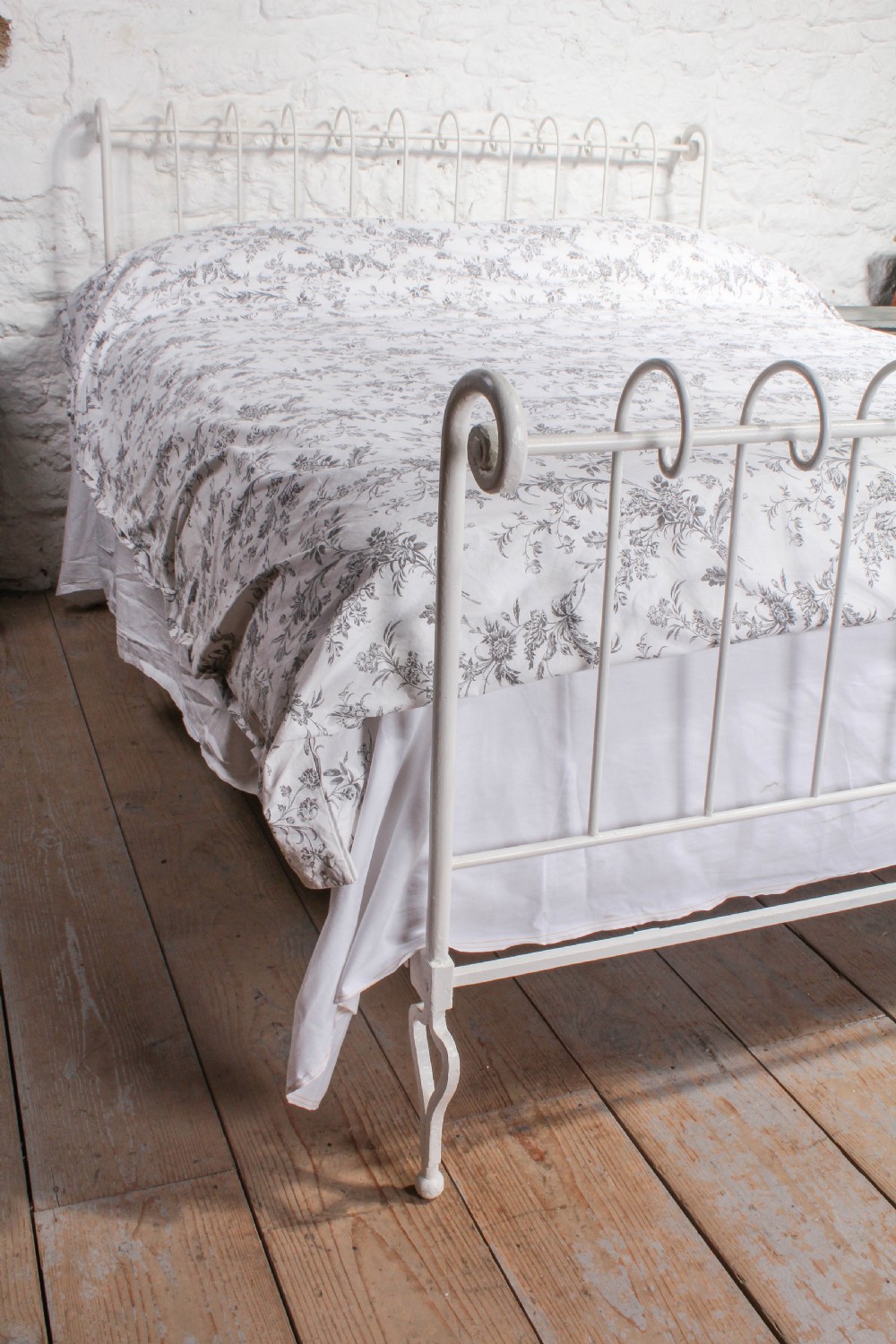 Stylish  and  interesting forged iron king size bed View VII