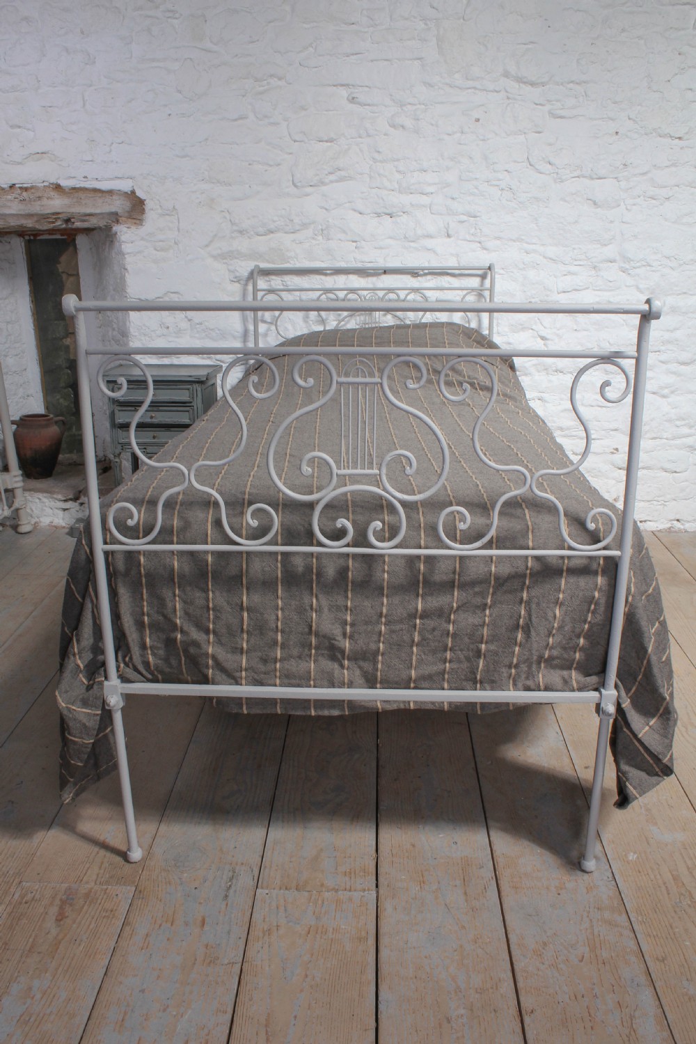 Very pretty forged iron day bed View II