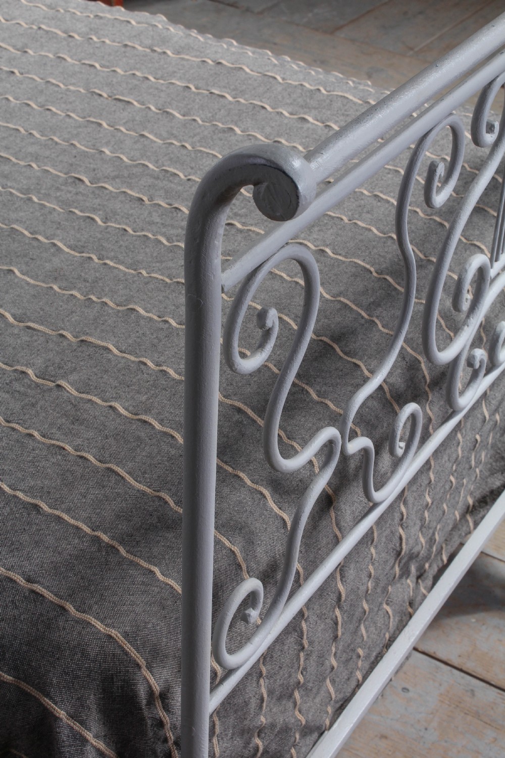 Very pretty forged iron day bed View IV