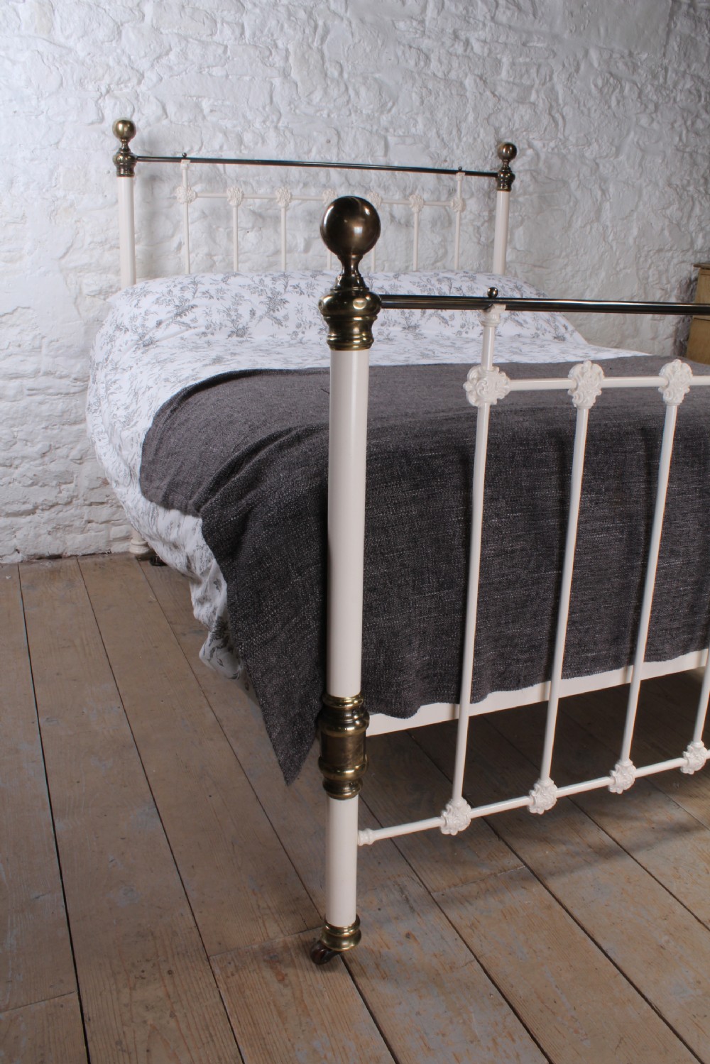 Classic Victorian antique white and brass kingsize bed View V